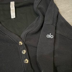 ALO YOGA black waffle pull over crop top long sleeve shirt with 3 buttons